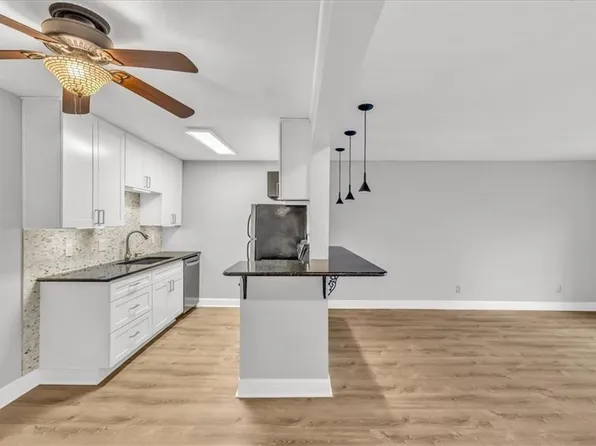 4530 Holly St APT 8, Kansas City, MO 64111