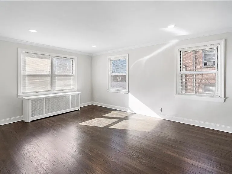 744 Elm Ave — Photo 13