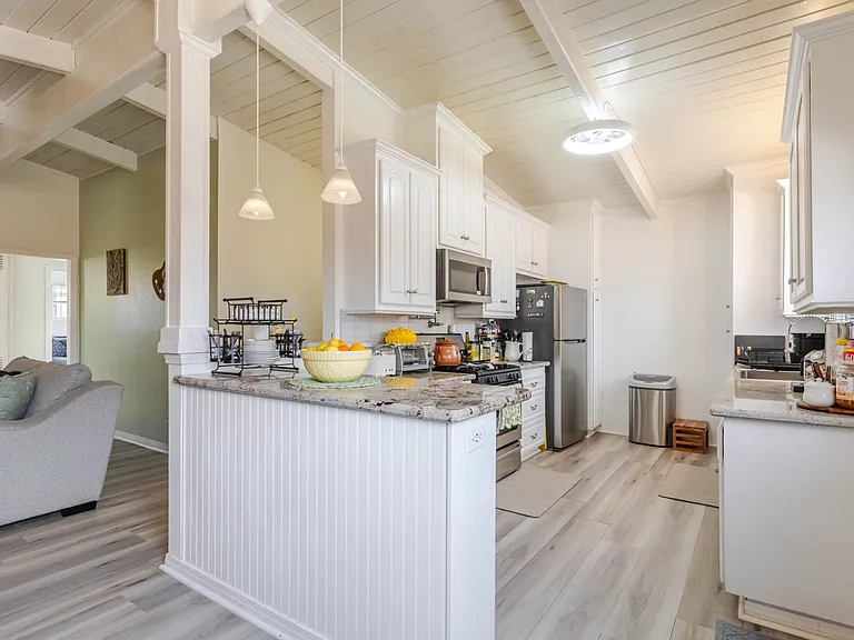 1432 W Avenue H #15 — Photo 9