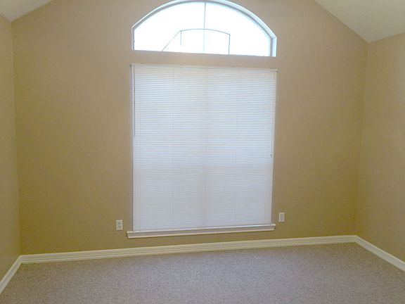 4th image of 823 Avenue A