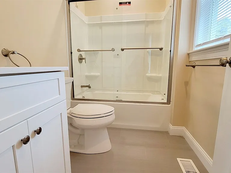 64 Waverly St #3 — Photo 12