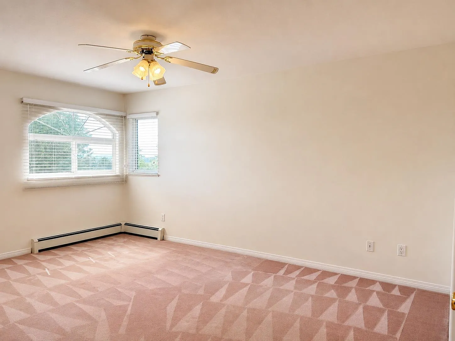 4 bed, 2600 sqft, $4,000 — Photo 4