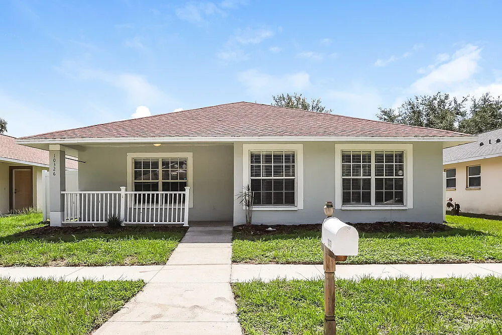 3 bed, 2.0 bath, 1381 sqft, $2,105 — Photo 1
