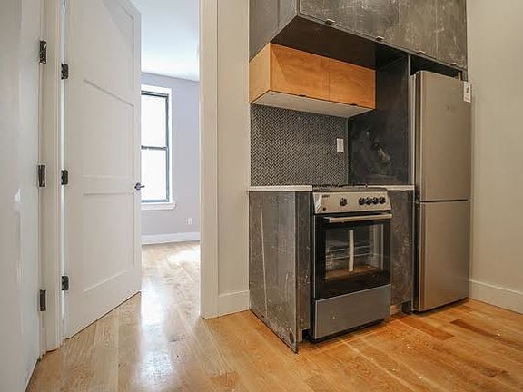 3rd image of 679 Halsey St #3RWF