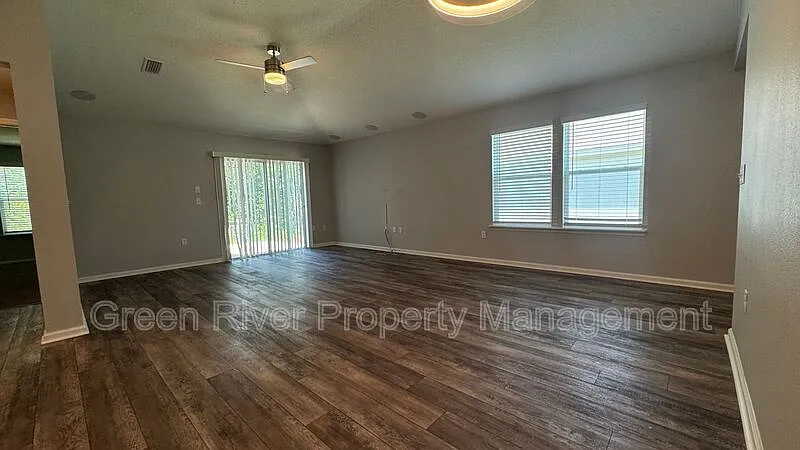 3 bed, 2.0 bath, 1503 sqft, $2,140 — Photo 3