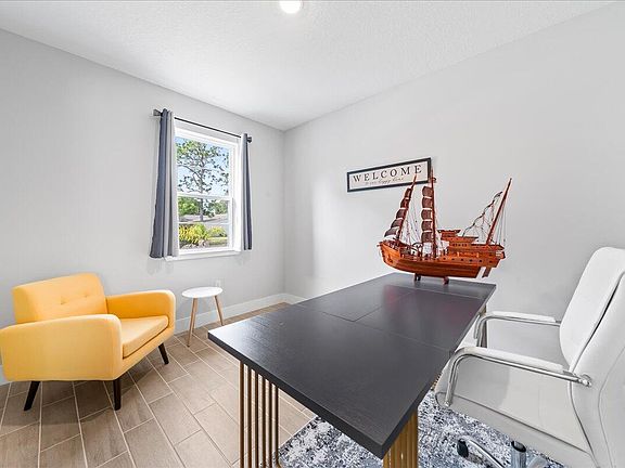 5th image of 221 Dolphin St SE