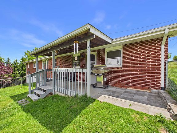 5th image of 85 Wades Ln