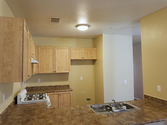 5th image of 16955 Olive St