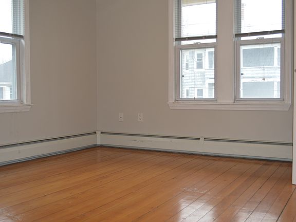 4th image of 242 Railroad St #2