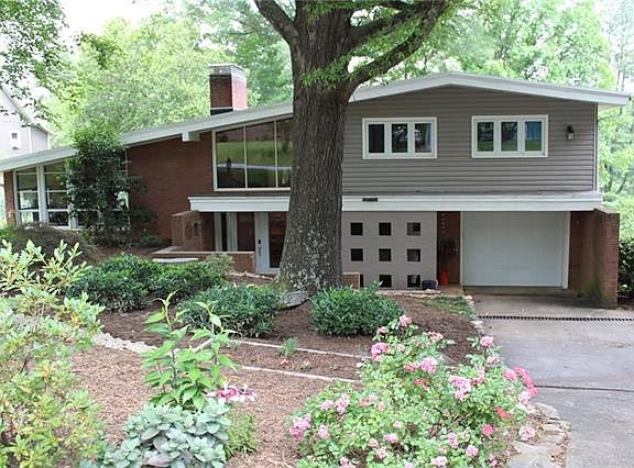 3rd image of 812 Hawthorne Dr
