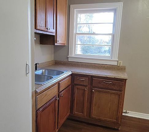 5th image of 4136 Marston Ave