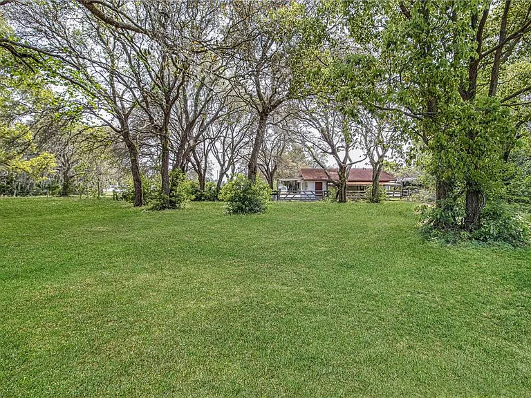 8225 E Highway 25 — Photo 18