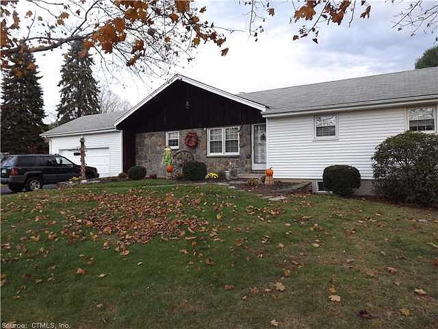 1st image of 876 Oak St