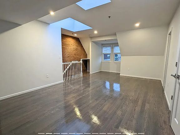 3rd image of 1405 Beacon St APT 4