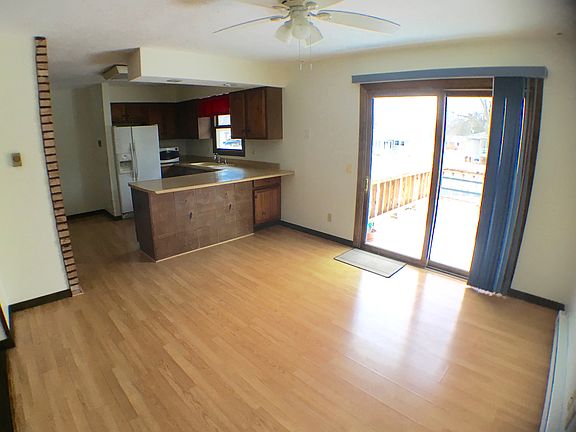 Dining room/kitchen 23'x14'