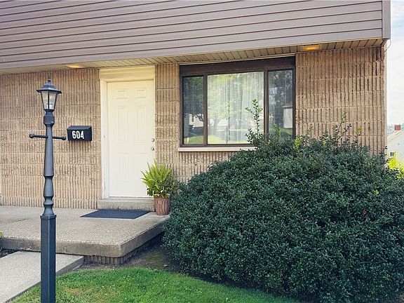 2nd image of 604 E 10th Ave