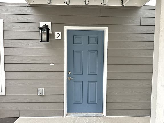 2nd image of 3189 Queen Anns St #2