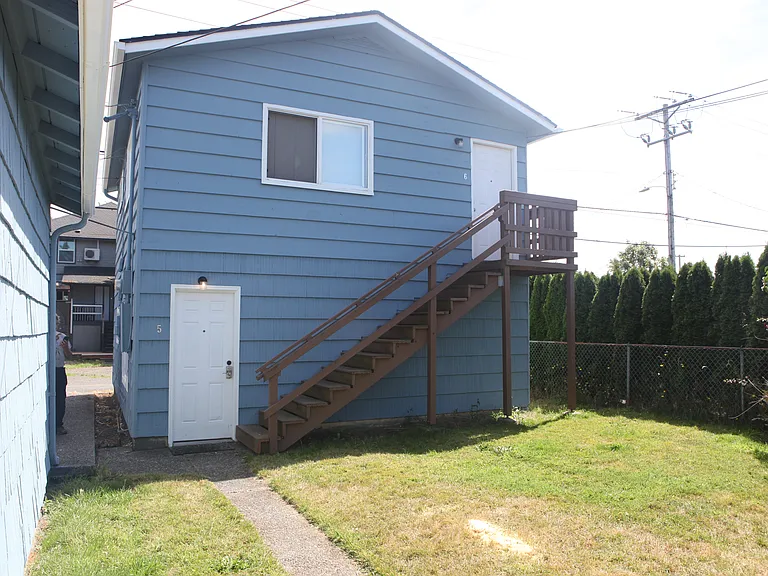 205 W 2nd St #6 — Photo 2