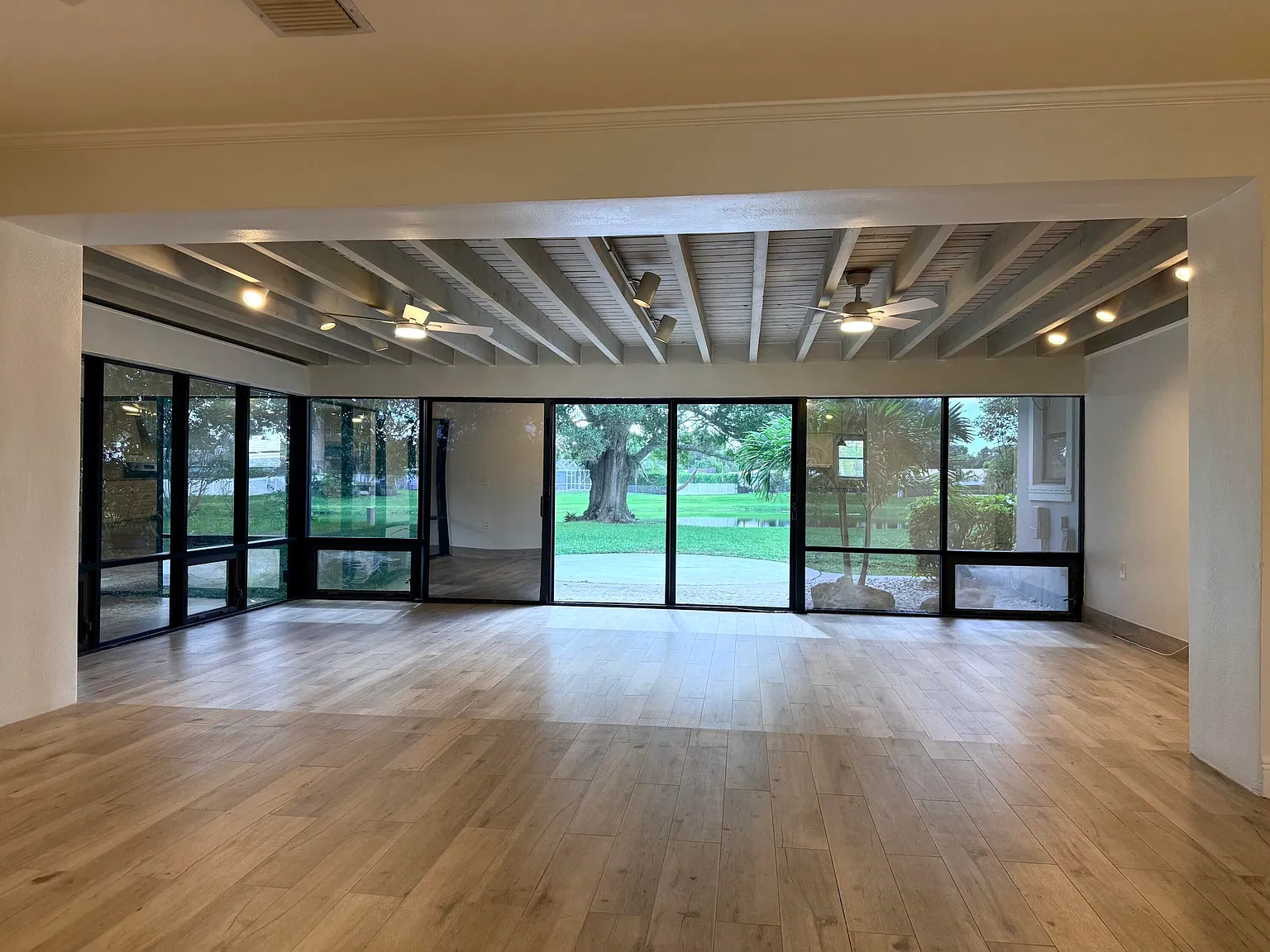 3 bed, 2.0 bath, 2056 sqft, $4,500 — Photo 4