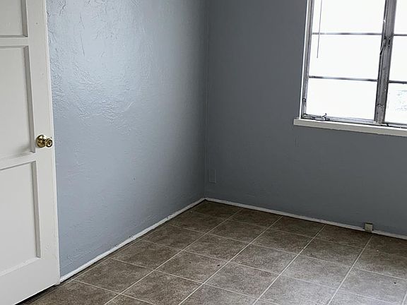 3rd image of 2270 Valencia Ave #2270