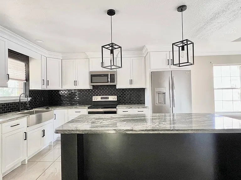 1890 Timberwood Dr — Photo 8