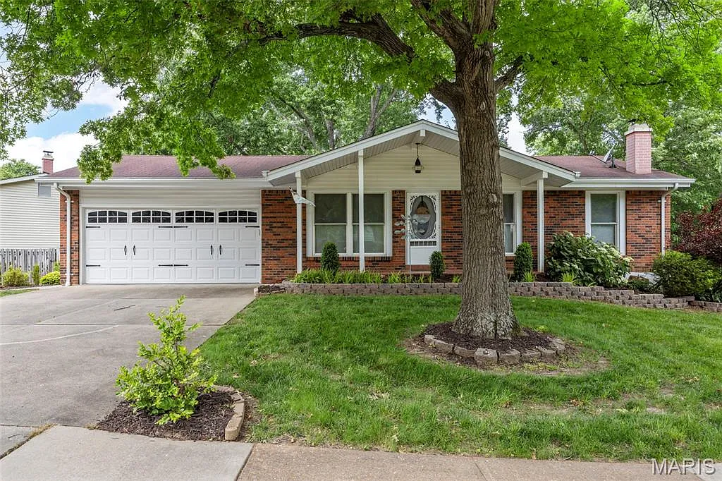 653 Green Cliff Dr photo 1