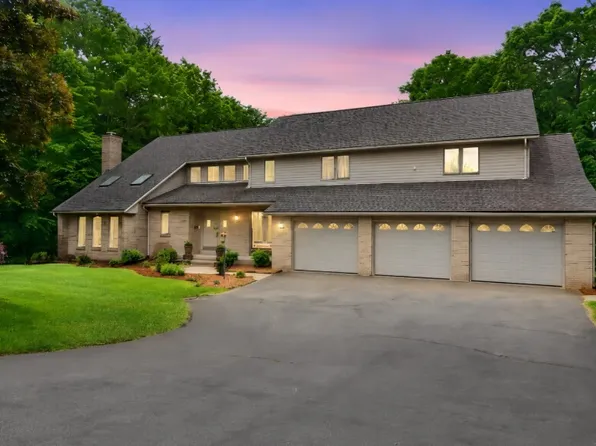 27 Lady Slipper Cir, Westfield, MA 01085