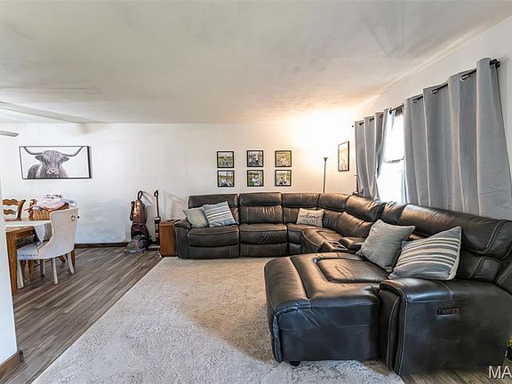 5th image of 706 S Apple Ave