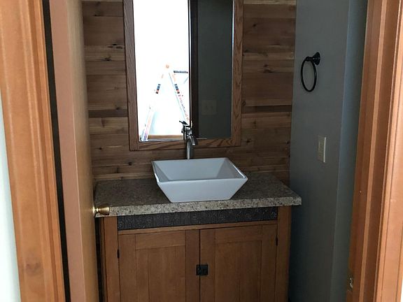 2nd image of 923 Fairway Dr