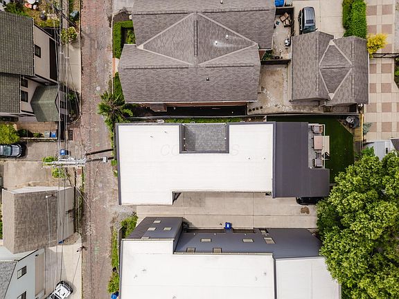 3rd image of 460 South Lane