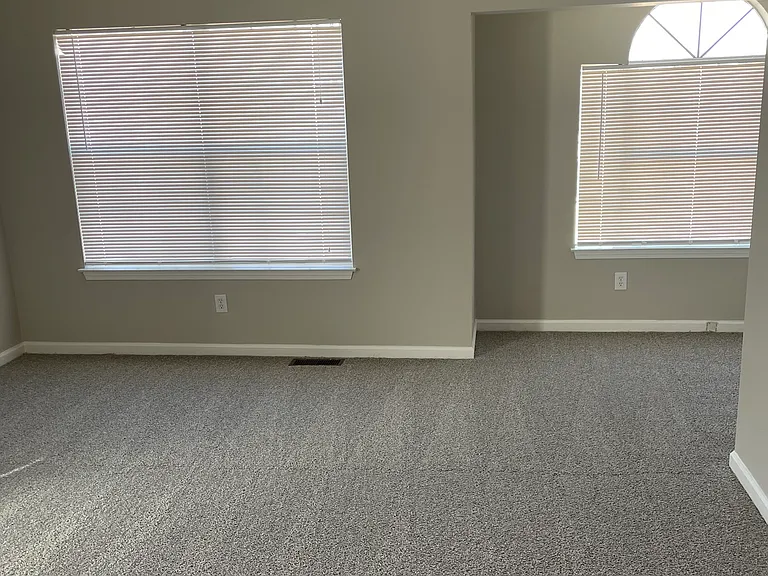 1241 Ling Way — Photo 11