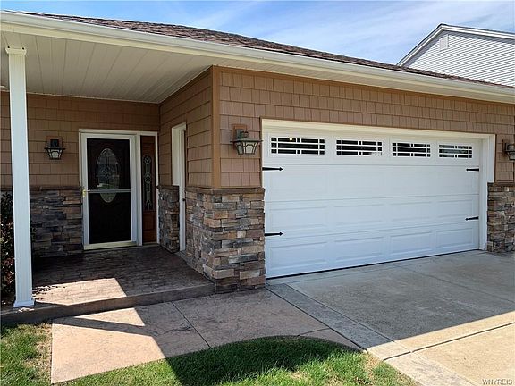 4th image of 34 Old Farm Cir