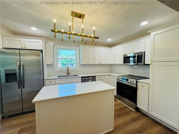 5200 Noyes Ave, Charleston, WV 25304