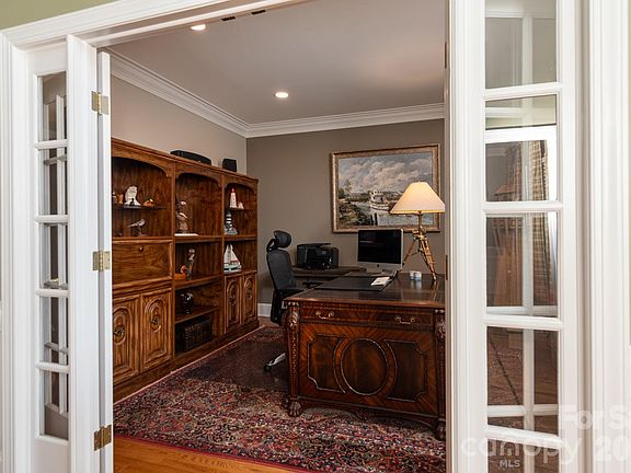 4th image of 19223 Stableford Ln