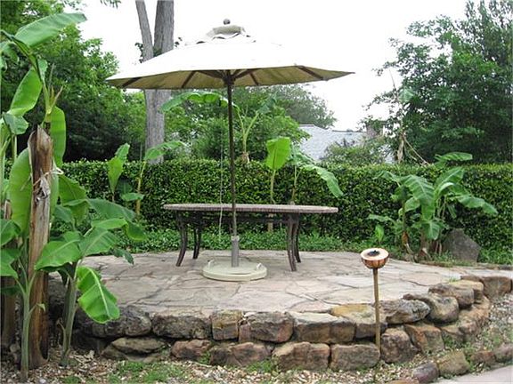 4th image of 4005 Ecuador Dr