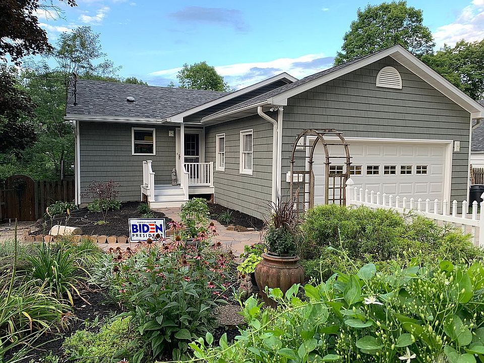 2nd image of 124 Maple Dr
