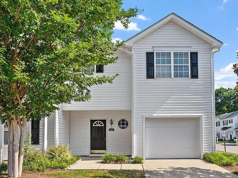 107 Fox Trail Ln — Photo 1
