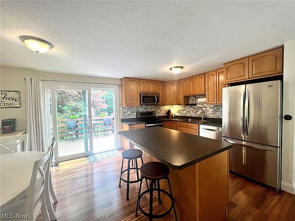 3rd image of 1078 Sherwood Dr