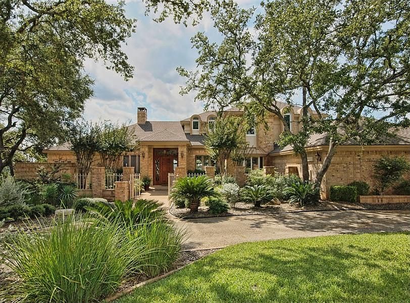 2nd image of 17 Hedge Ln