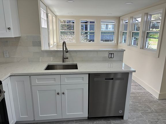 Kitchen Passthrough to Dining Room