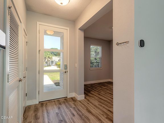 5th image of 94 Presidential Ln