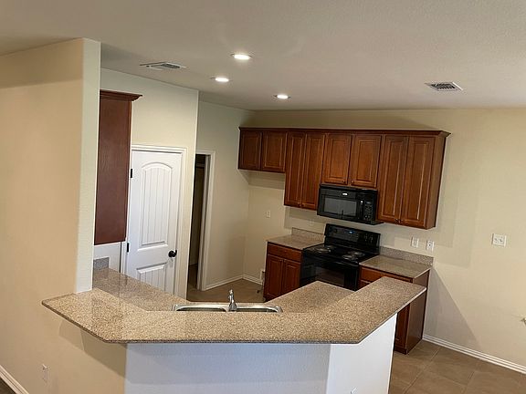 2nd image of 1414 Lauren Ln