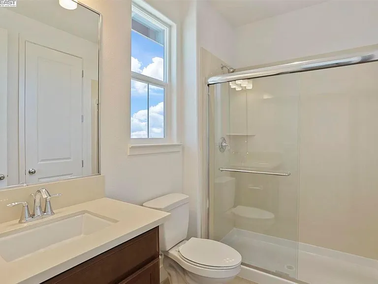 109 E Vince St — Photo 3