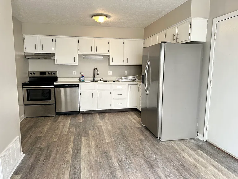 351 Chadwick Pl — Photo 1