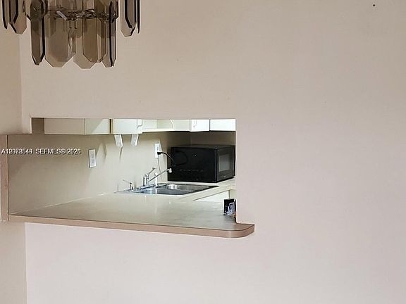 5th image of 1305 W 46th St APT 108