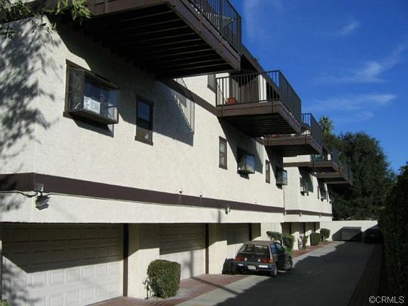 2nd image of 592 N Mar Vista Ave APT 2