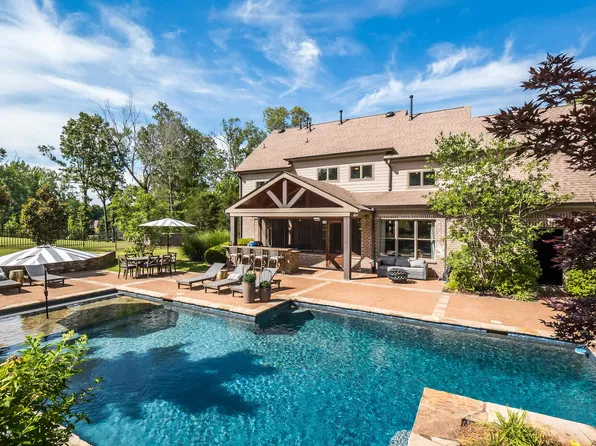 10710 Curtman Dr N, Fisherville, TN 38028