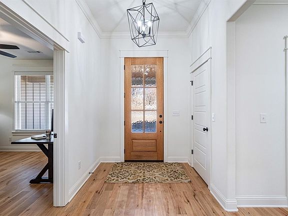 2nd image of 8 Abingdon Ln