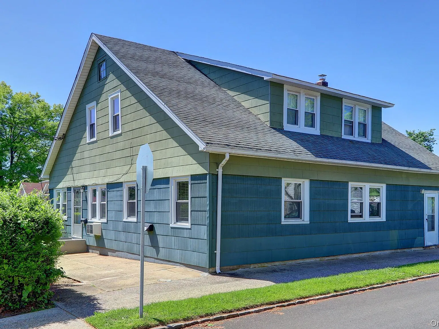 54 McKinley Ave — Photo 2