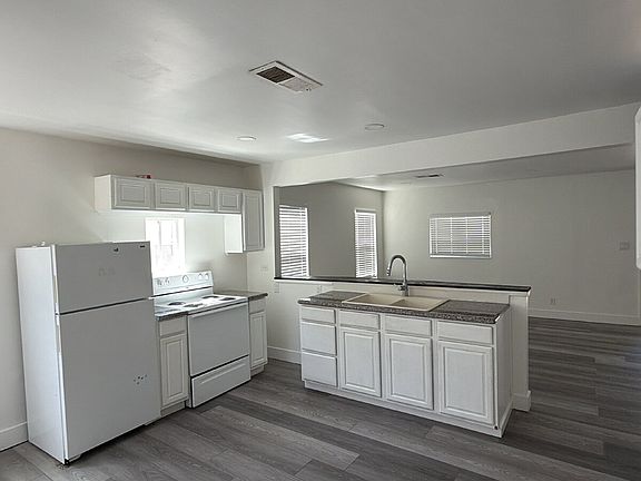 2nd image of 43 W 25th St